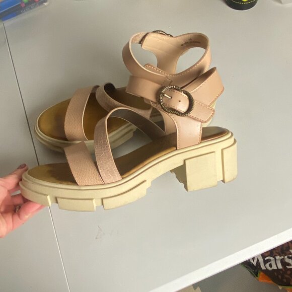 Blowfish Malibu Size 10 Capetown Platform Sandal Cashew Block Heel Chunky Shoes - Picture 9 of 9